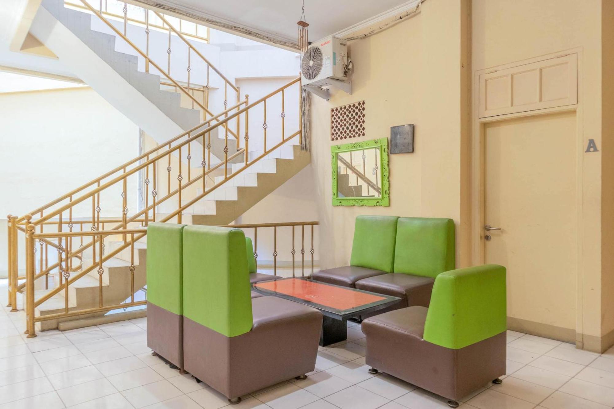 Oyo 1111 Pasar Baru Inn 雅加达 外观 照片